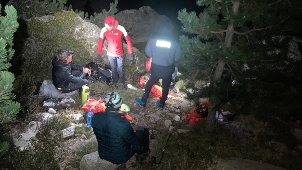 Els Bombers rescaten dues parelles a Contraix després de rebre un avís dels serveis d’emergències israelians