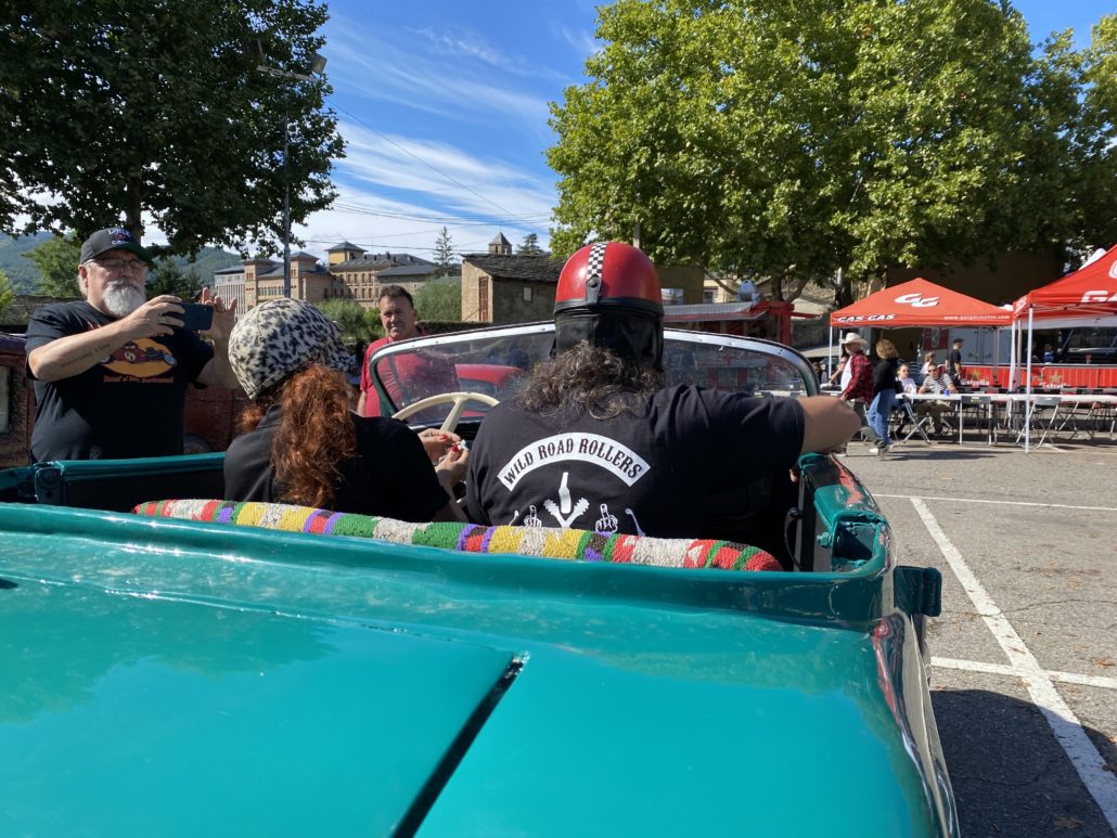 El Festival Pine Peaks fa lluir una setantena de vehicles americans per la Seu d’Urgell