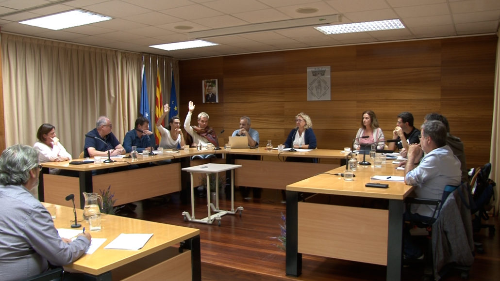 L’abstenció de 2 regidors d’ERC permet l’aprovació d’una moció de CxT sobre Habitatge