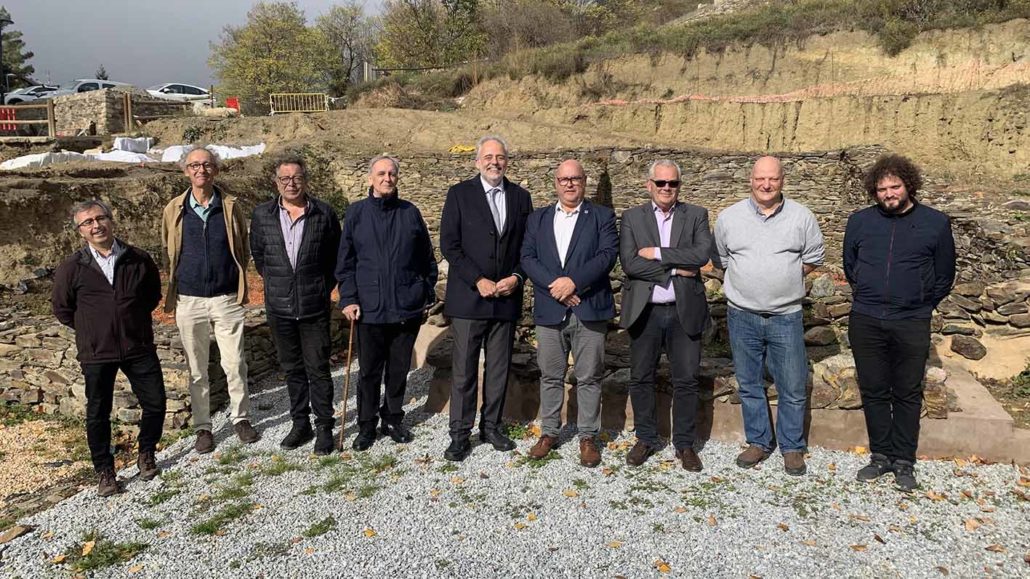 El rector de la UAB visita el jaciment arqueològic del fòrum romà de Iulia Libica