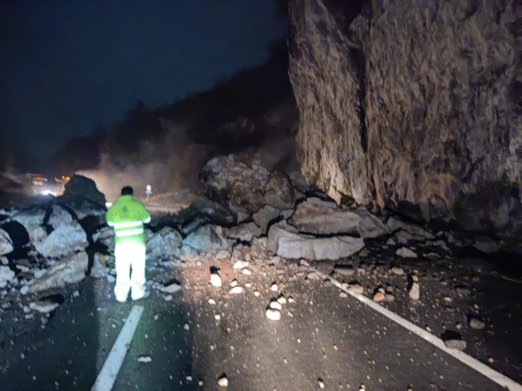 L’esllavissada de roques a l’N-230 obliga a invertir 450.000 euros en treballs de reparació