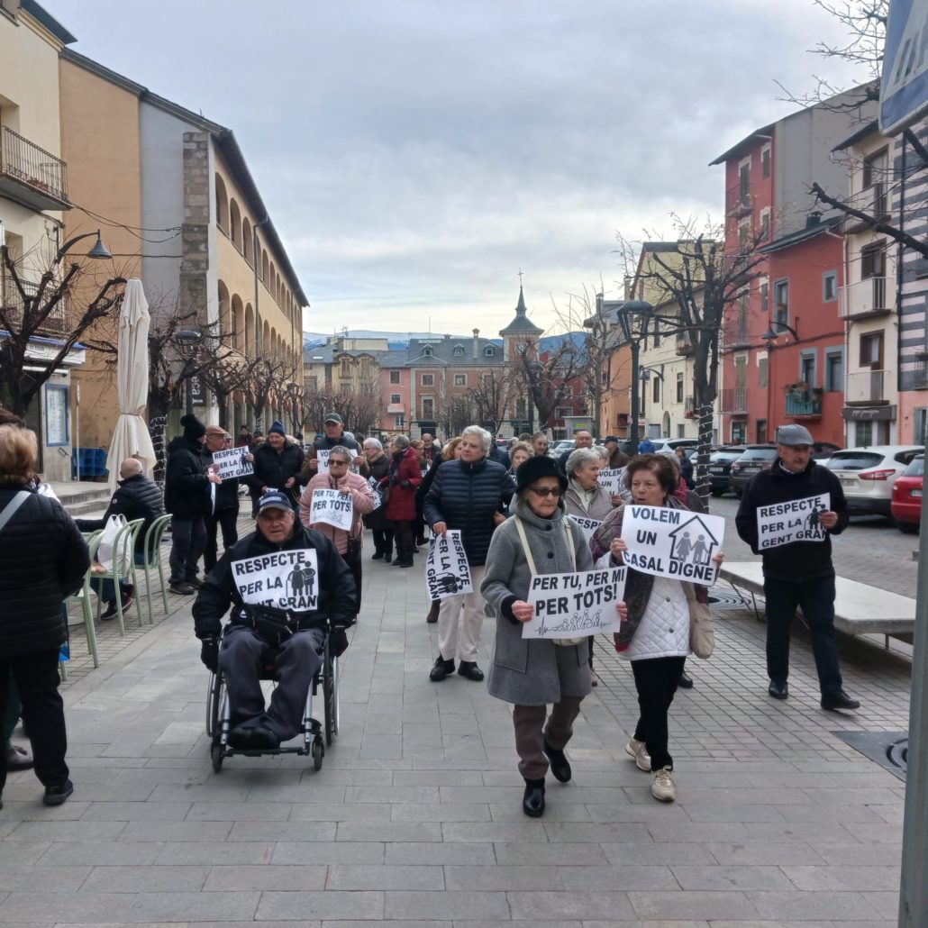 Segona manifestació en pocs dies a Puigcerdà per reclamar un nou casal d’avis