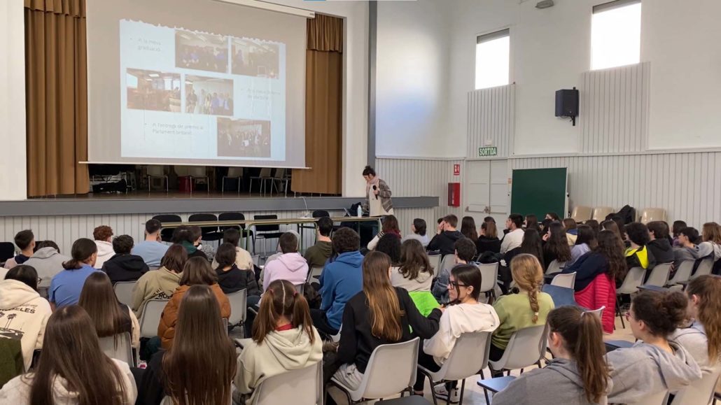 VÍDEO.- La Seu apropa científiques a les aules per fer que més dones s’interessin per la ciència i la tecnologia