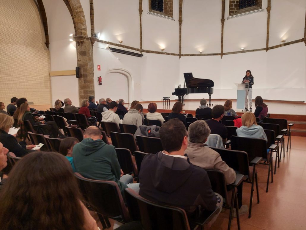 VÍDEO.- La Seu i Tremp celebren el Dia Mundial de la Poesia amb lectures multilingües de poemes