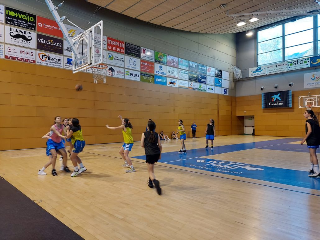 VÍDEO.- L’equip preinfantil del Sedis Bàsquet es prepara per disputar la Mini Copa de la Reina