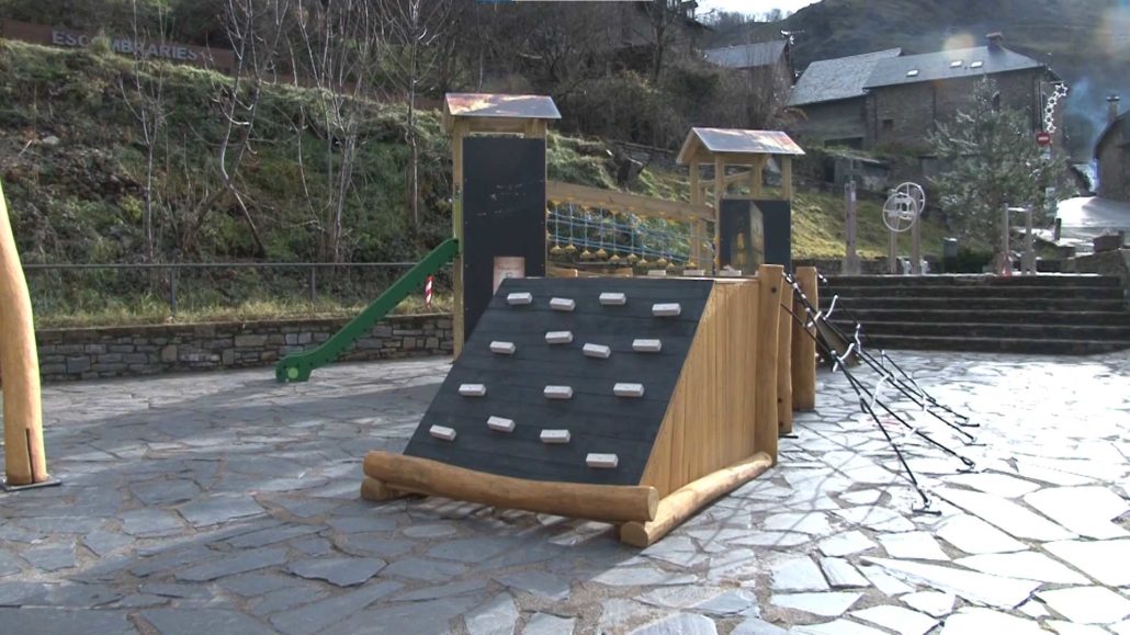 La Vall de Boí renova els diferents parcs infantils i els tematitza amb motius propis del territori