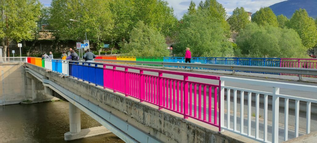L’Alt Urgell commemora el Dia Internacional de l’Orgull LGTBIQ+ amb el desplegament de banderes als ajuntaments
