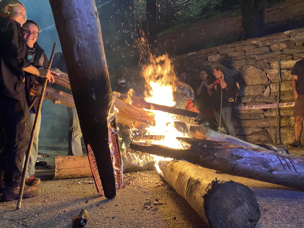Isil viu amb intensitat la seva tradicional baixada de falles