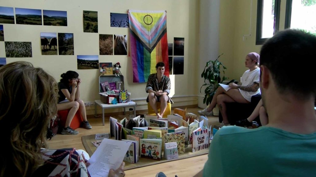 La biblioteca de Tremp commemora el Dia de l’Orgull LGTBIQ+ amb un taller sobre contes respectuosos