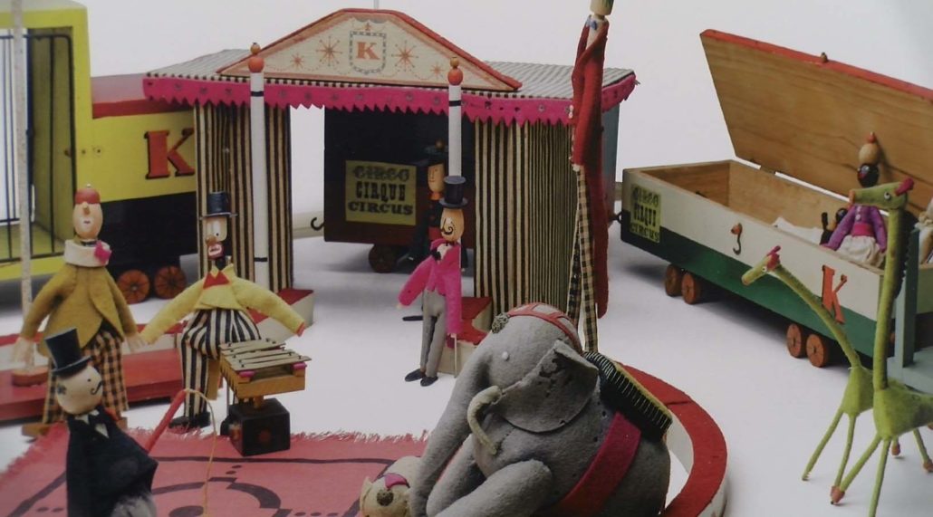 VÍDEO.- La biblioteca de la Seu d’Urgell acull l’exposició ‘Joguets i escriptors’