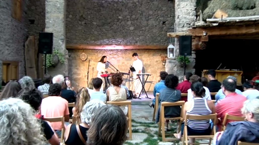 VÍDEO.- El cicle cultural ‘Les Veus de la Vall’ porta la cantautora Mar Grimalt a Mussa