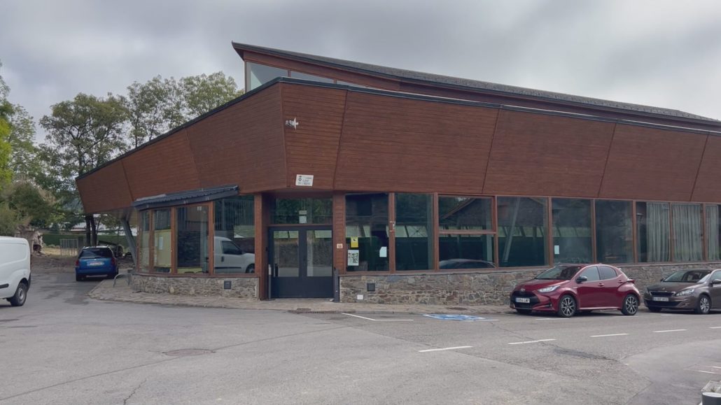 Bolvir rep una ajuda de 30.000 euros per calefactar amb biomassa el poliesportiu municipal