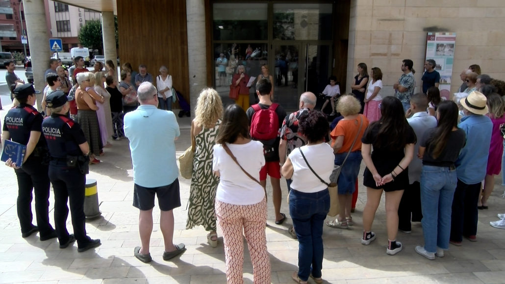 VÍDEO.- Tremp es concentra contra el masclisme i a favor de la igualtat en l’esport