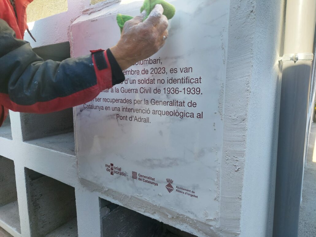 Retornen al cementiri d’Adrall les restes d’un soldat republicà recuperades el 2021