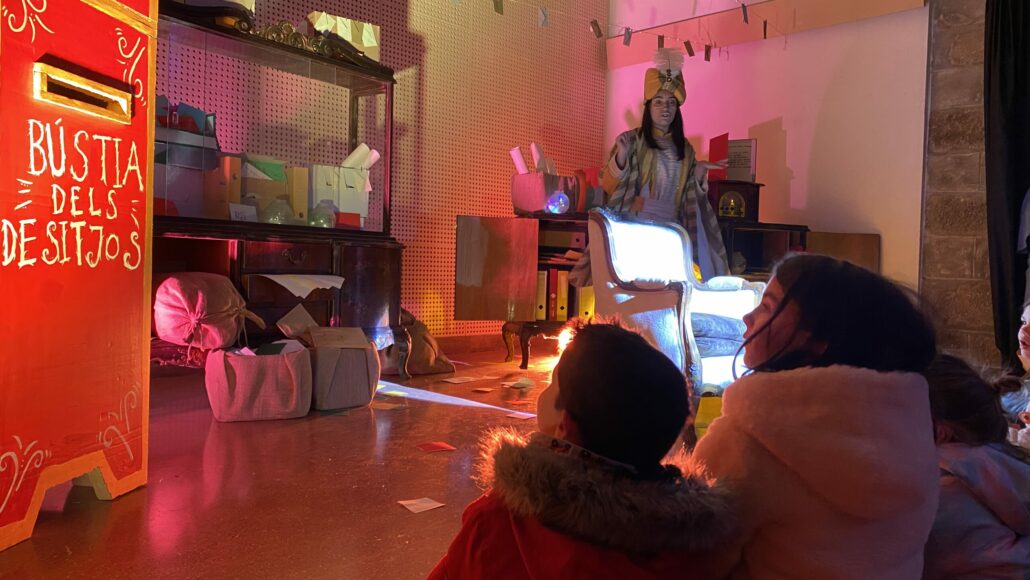 El nou Campament Reial de la Seu d’Urgell rep 350 visitants en el primer dia d’obertura