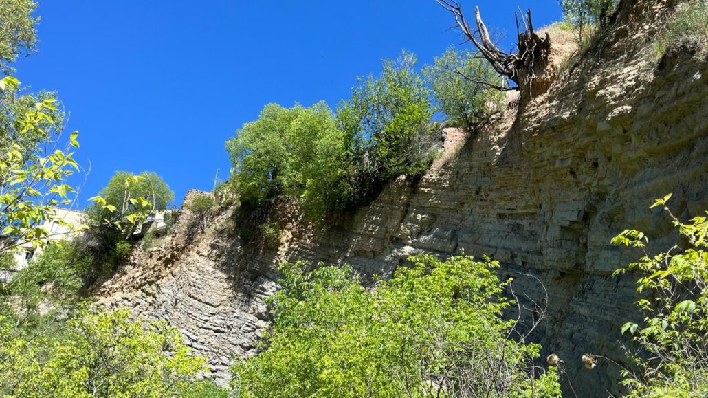 Moviments de terra al barranc de Font Freda provoquen esquerdes a edificis de Salàs de Pallars