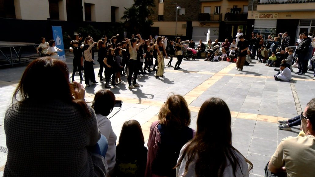 Els carrers de la Seu d’Urgell s’omplen de ball per celebrar el Dia Internacional de la Dansa