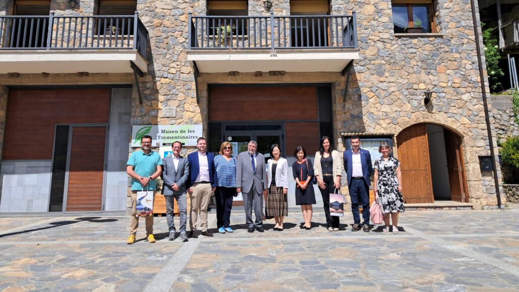 La cònsol general del Japó coneix el sake de Tuixén