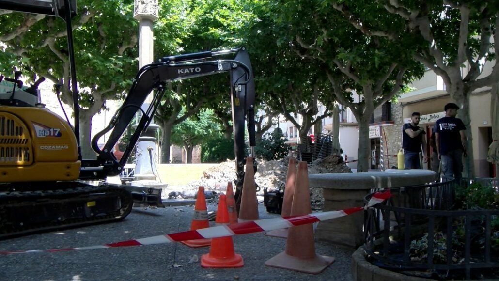 Millores a la font de la plaça de la Creu de Tremp