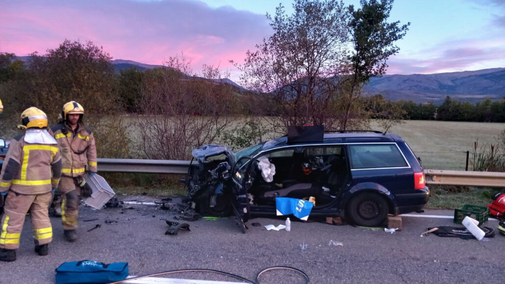 Dos ferits greus en un xoc frontal entre dos vehicles a Puigcerdà