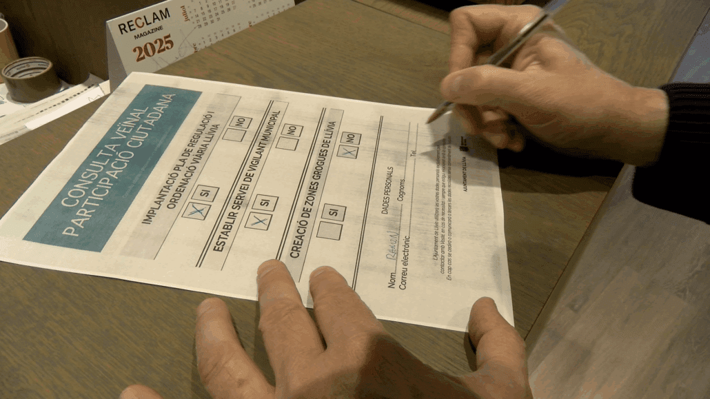 Llívia consulta als veïns la reordenació del trànsit i la creació d’un vigilant