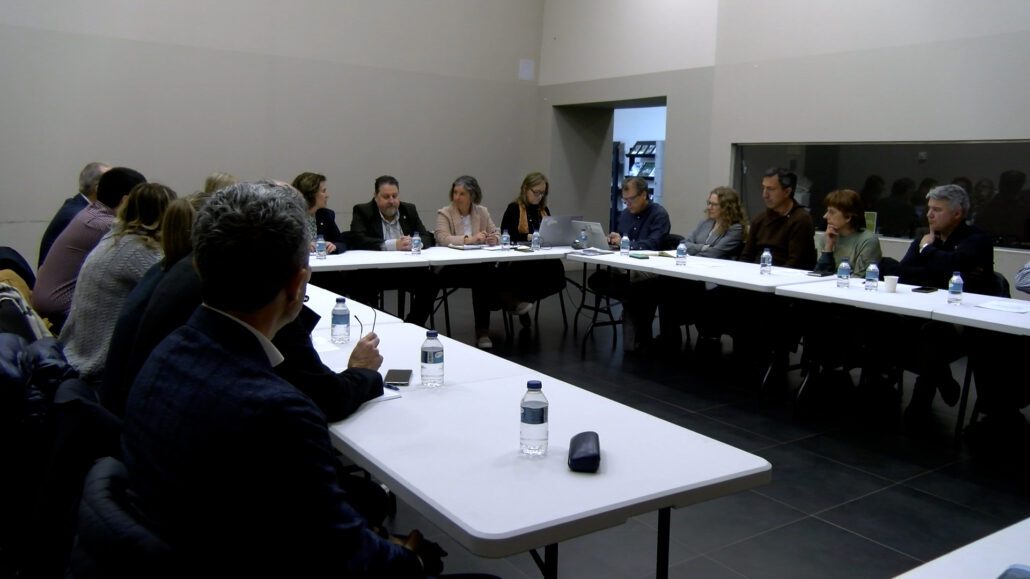 Alcaldes de l’Alt Urgell debaten la possibilitat d’agrupar secretaries de jutjats de pau