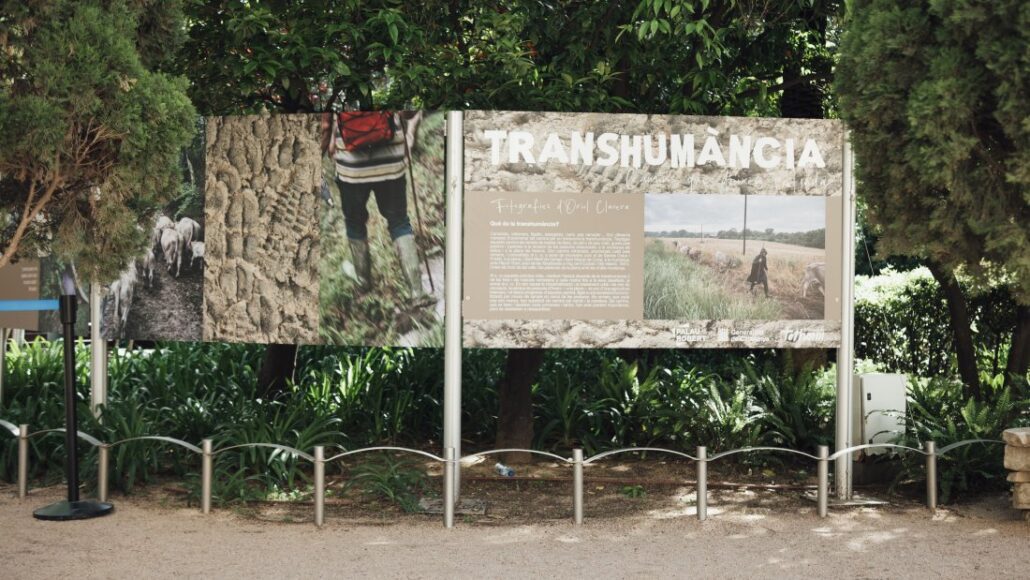 El jardí del Palau Robert acull una exposició sobre la transhumància al Pirineu