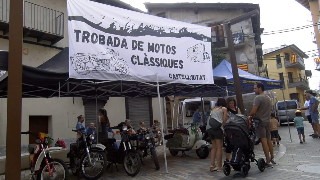 Castellciutat celebra la 8a Trobada de motos clàssiques