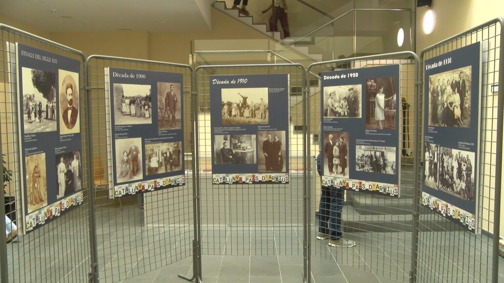 Una exposició sobre moda al Pallars dona inici a la Setmana Internacional dels Arxius al Jussà