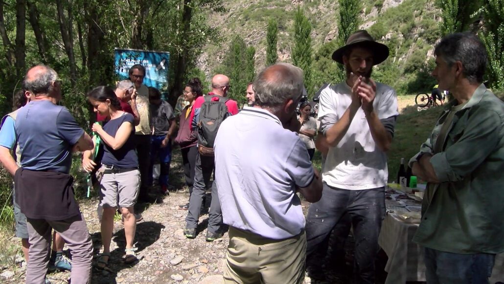 Més propostes d’ecoturisme al Parc Natural de l’Alt Pirineu Un grup de persones en un entorn natural