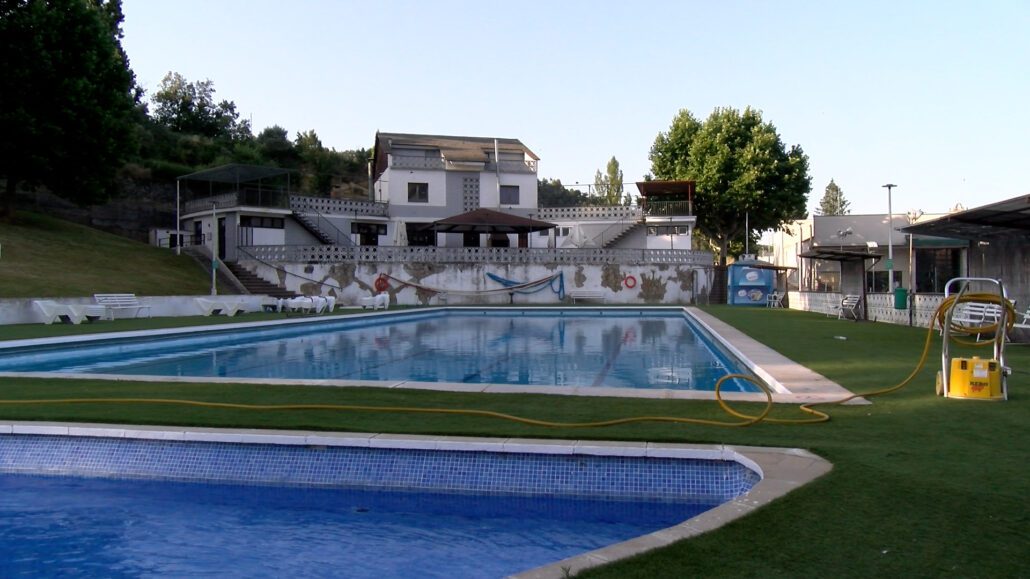 Dues piscines a l'aire lliure