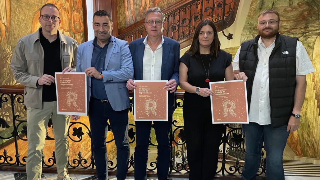 Grup de persones amb uns cartells a les mans