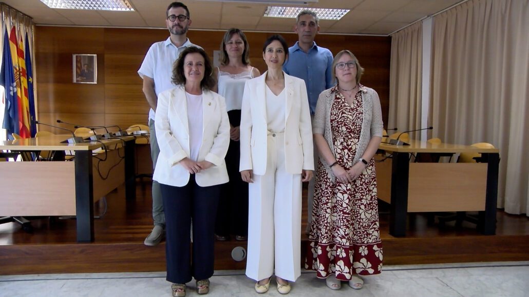 Foto de l'equip de govern de Tremp amb la cansellera Parlon