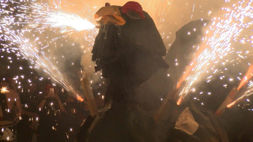 Fins a nou bèsties es donen cita en la trobada Pallars de Foc, a Tremp Una bèstia de foc