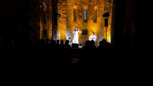 Actuació musical en una església