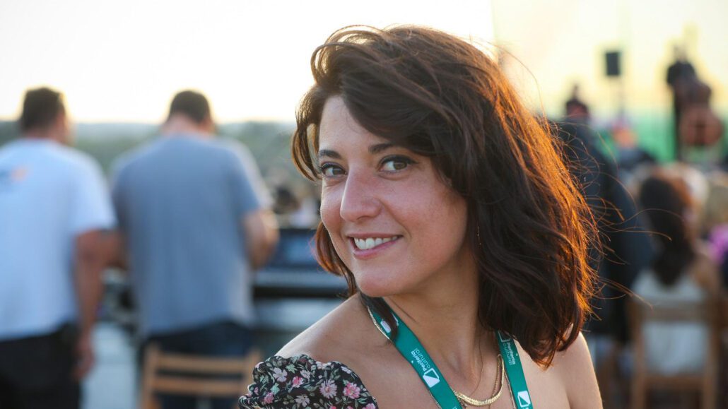 Estel Solé: “Estem en temps de feixisme creixent i la cultura ha de ser una eina de combat” Estel Solé mirant a càmera