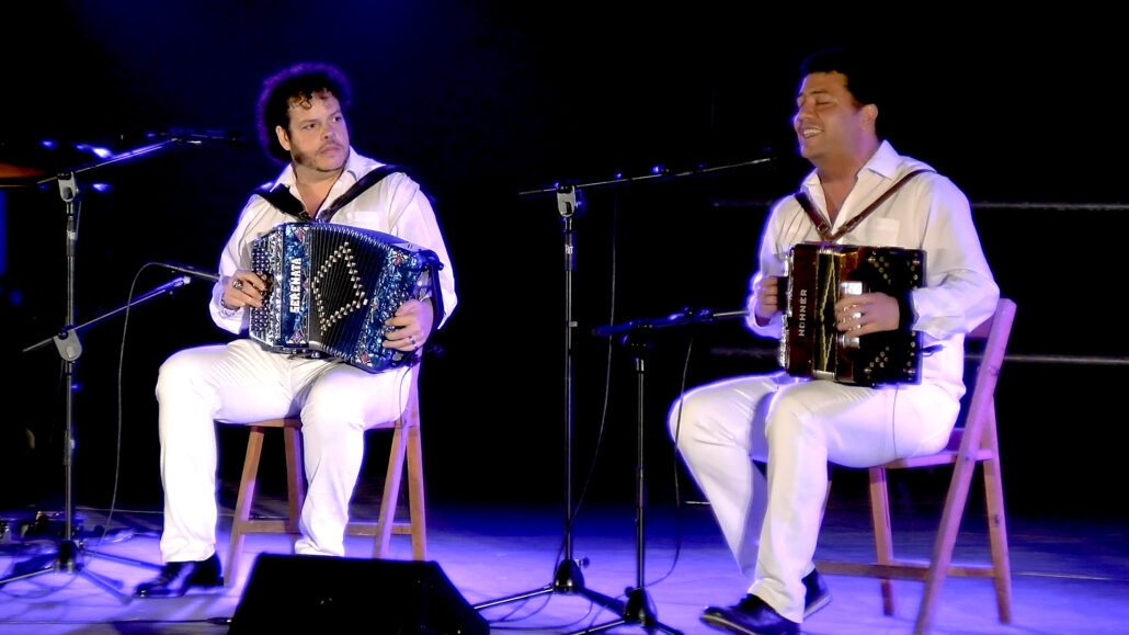 Puigcerdà acull un dels 15 concerts del 50è aniversari de la Trobada amb els acordionistes del Pirineu Actuació d'acordionistes