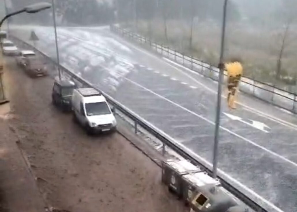 Una intensa tempesta provoca desperfectes a diversos punts de l’Alt Urgell i obliga a tallar l’Eix Pirinenc