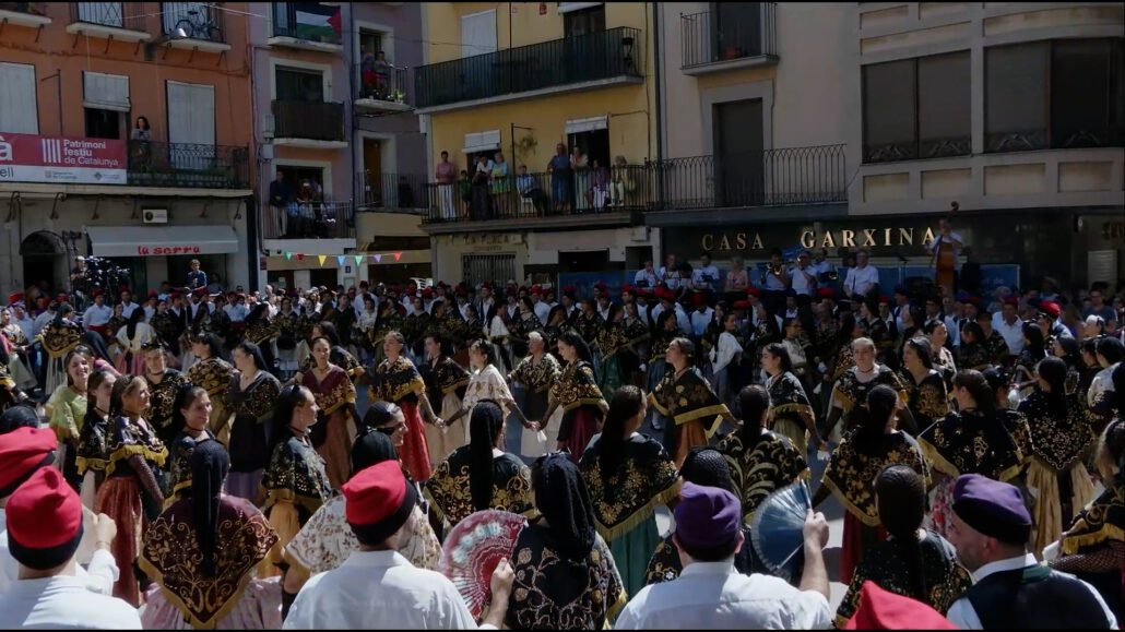 Unes 162 parelles han participat el Ball Cerdà aquest migdia a la Seu d’Urgell