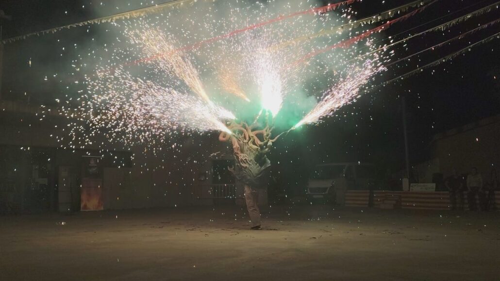 Focs artificials amb un drac