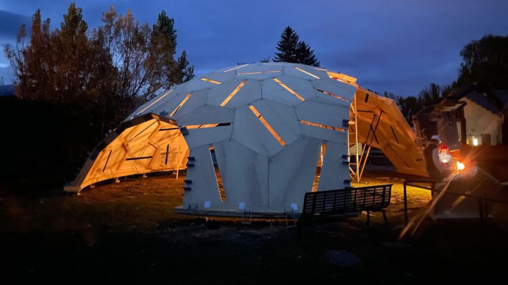 Un projecte final de màster instal·la una cúpula eficient al camp de futbol d’Alp