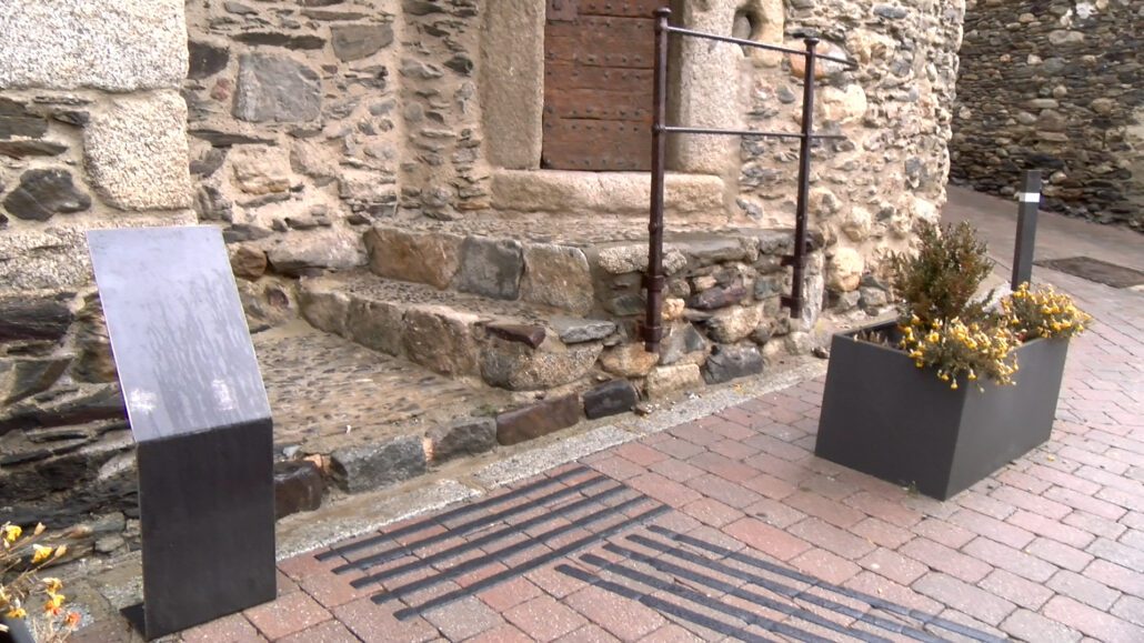 El Museu de Llívia instal·la un paviment podotàctil des del taulell fins a l’espai Fita Zero