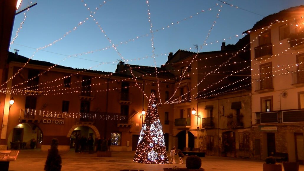 El Pont de Suert renova l’enllumenat de Nadal i simula un cel estrellat a la plaça Mercadal