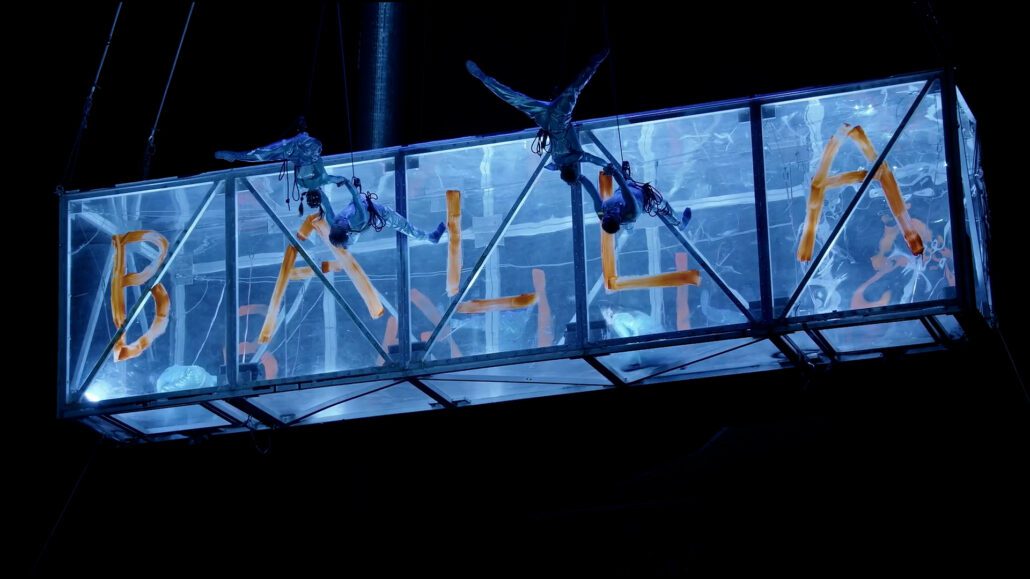 Espectacles de música i dansa aèria han protagonitzat l’encesa de llums a la Seu d’Urgell