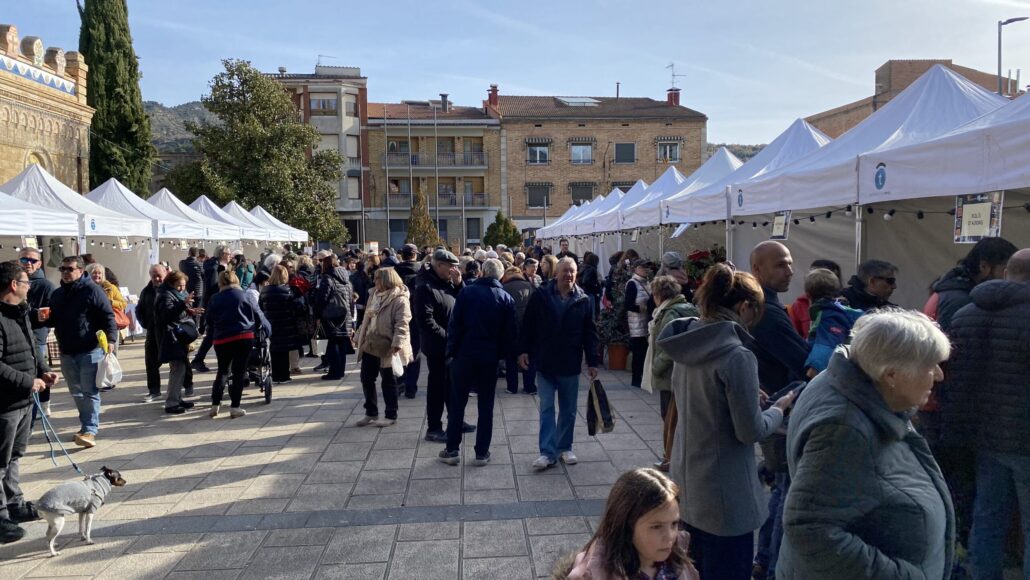 La Fira de Nadal de la Pobla de Segur estrena nou espai amb bona rebuda