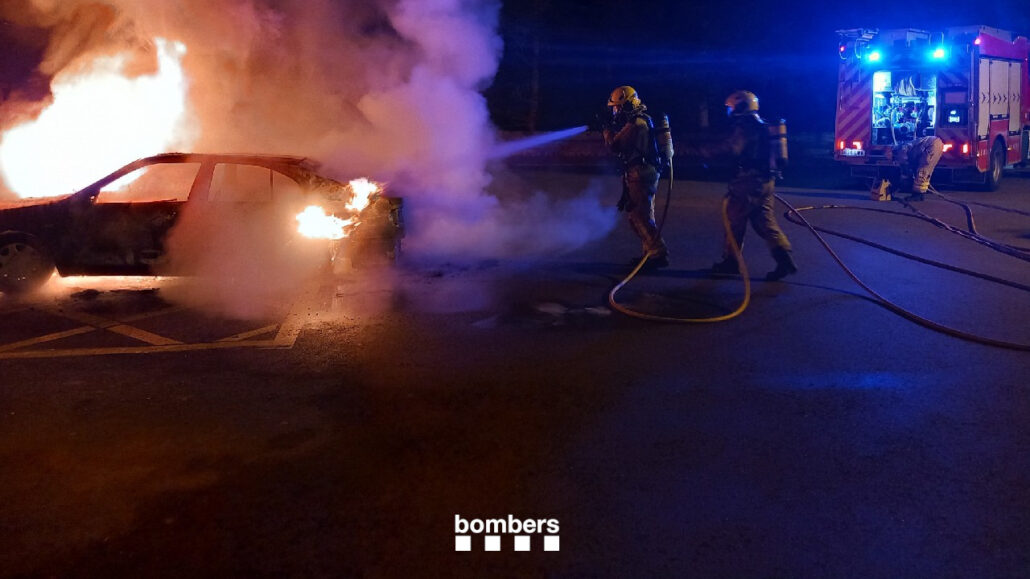 Crema totalment un altre vehicle al municipi de Montferrer i Castellbò