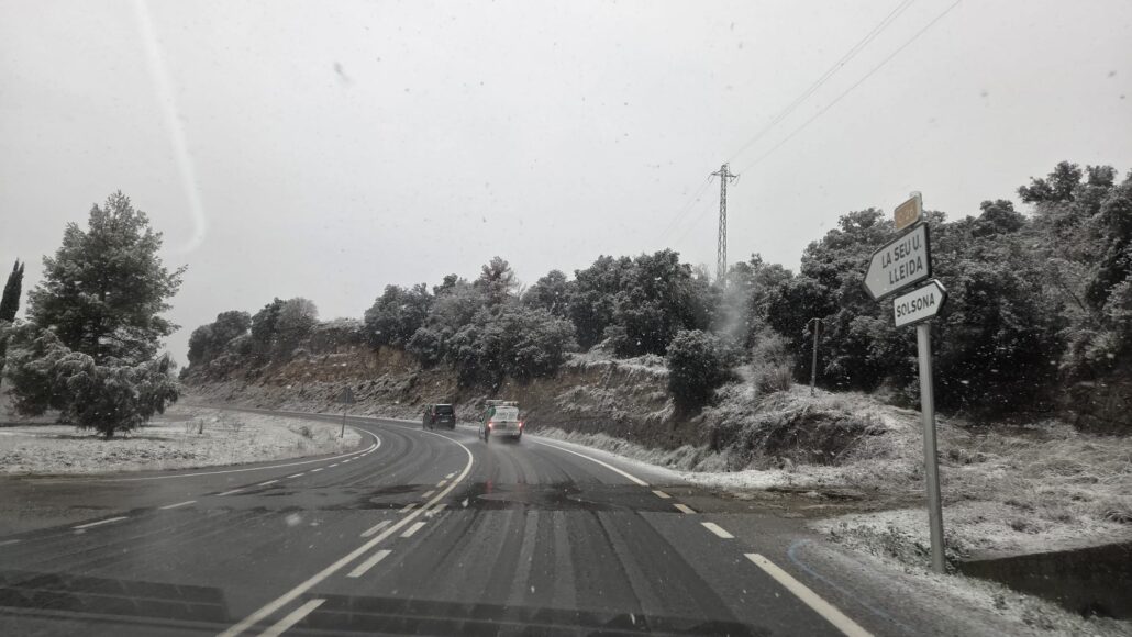 Una vintena de carreteres de l’Alt Pirineu afectades per la nova nevada