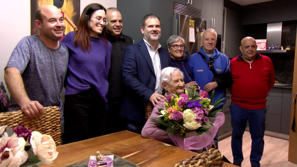 La veïna d’Oliana Josefa Cases Caubet rep la Medalla Centenària de la Generalitat