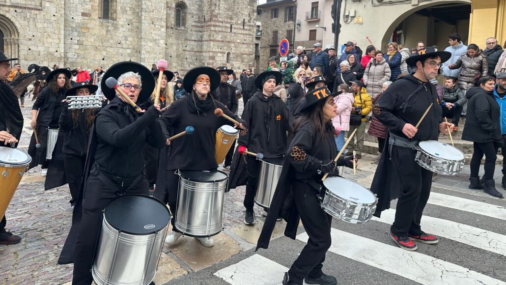 La rua de Carnaval de la Seu omple Sant Domènec després del canvi d’ubicació