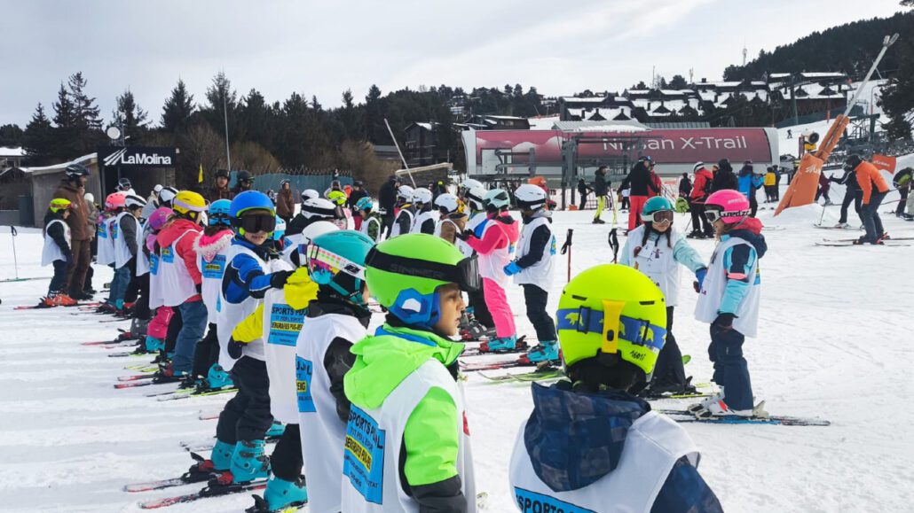 Prop de 2.000 alumnes participen al programa Esport Blanc Escolar a les estacions de FGC